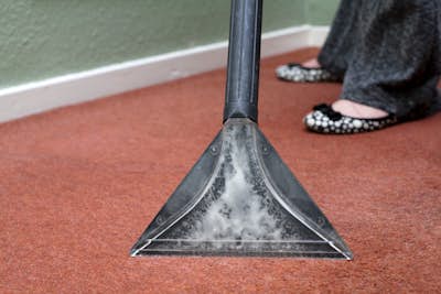 Wet carpet cleaning