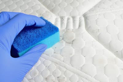 Cleaning a mattress stain